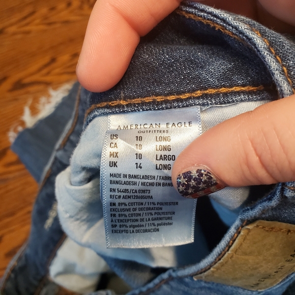 American Eagle tomgirl distressed raw hem jeans - Picture 5 of 6
